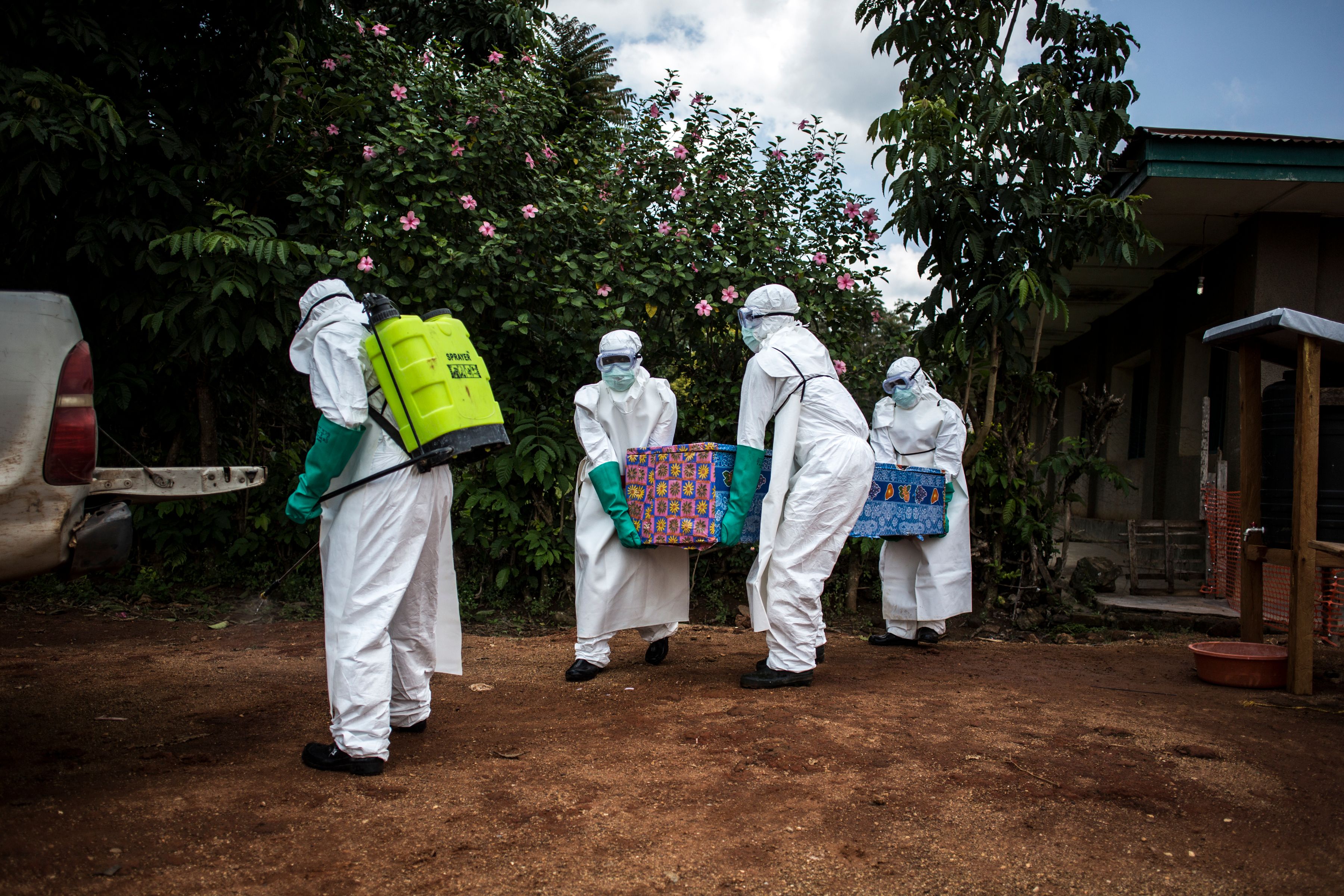 Health workers carry out the body of a patient with unconfirmed Ebola virus on August 22nd, 2018, in Mangina, near Beni, in the North Kivu province.