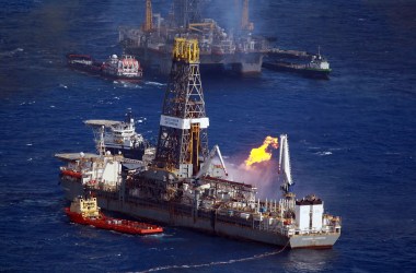 The Discoverer Enterprise drilling rig.