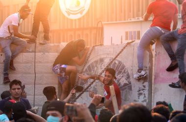 Iraqis protest against the government and the lack of basic services outside the regional government headquarters in the southern city of Basra on September 5th, 2018. Iraqi security forces opened fire on protesters on Wednesday as the two sides clashed in the southern city of Basra, a day after six people were killed in demonstrations over poor public services.