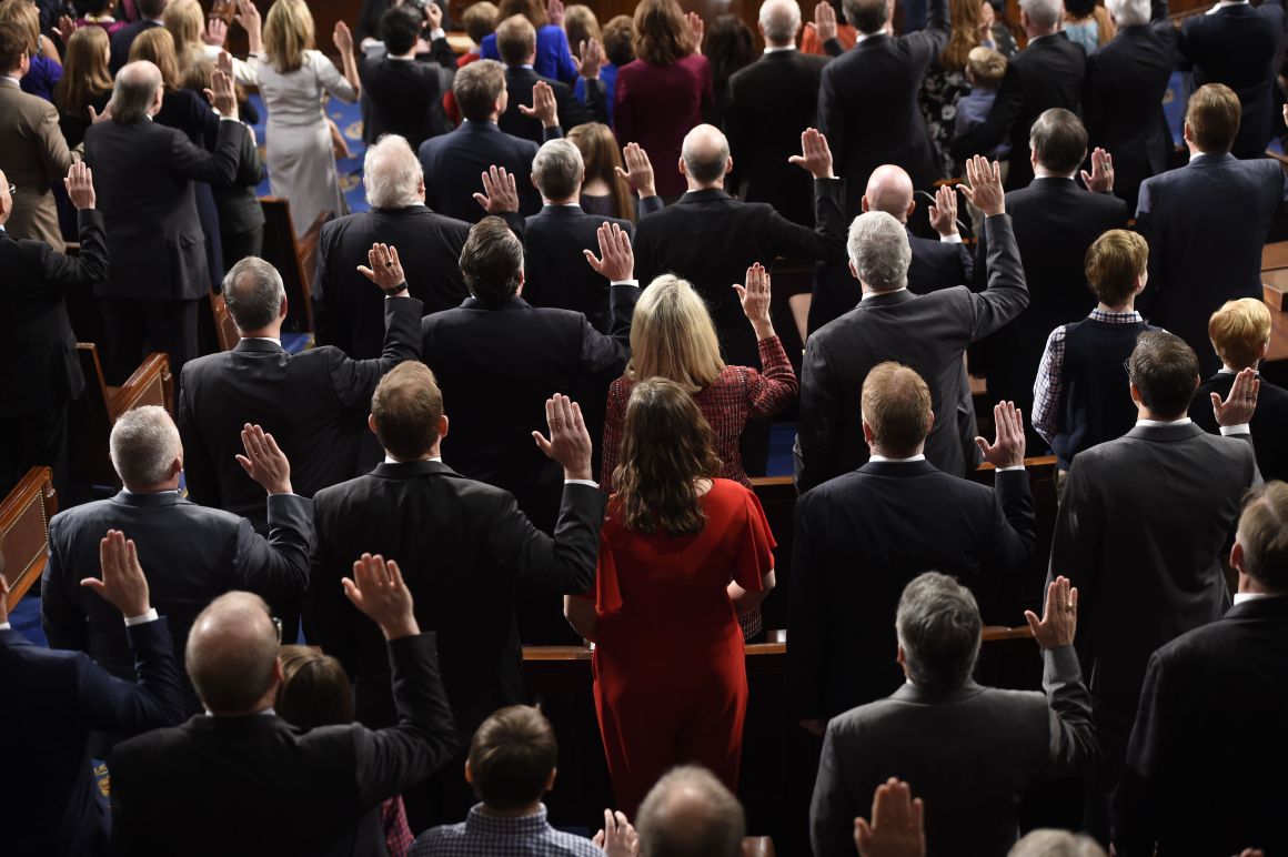 Members of Congress take the oath during the opening session of the 116th Congress at the U.S. Capitol in Washington, D.C., on January 3rd, 2019.