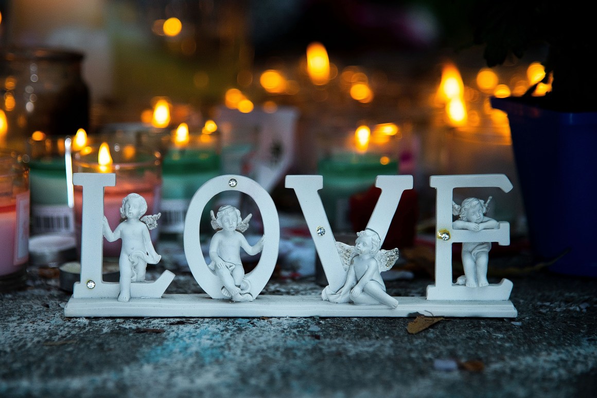 An ornament and candles are seen at a memorial site at the Botanical garden in Christchurch, New Zealand, on March 18th, 2019, three days after a shooting incident at two mosques in the city that claimed the lives of 50 Muslim worshippers.