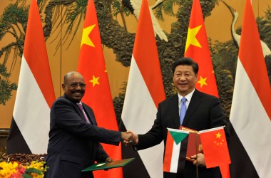 Chinese President Xi Jinping (R) shakes hands with Sudanese President Omar al-Bashir during a signing ceremony at the Great Hall of the People on September 1st, 2015, in Beijing, China.