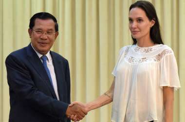 Angelina Jolie shakes hands with Cambodian Prime Minister Hun Sen during a meeting at the Peace Palace in Phnom Penh on September 17th, 2015.