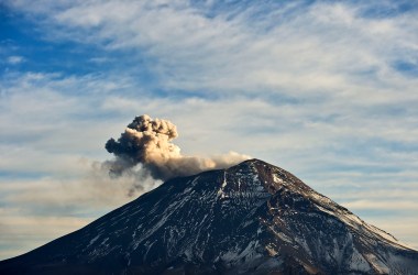 A cloud of ash and smoke is spewed from Popocatépetl.