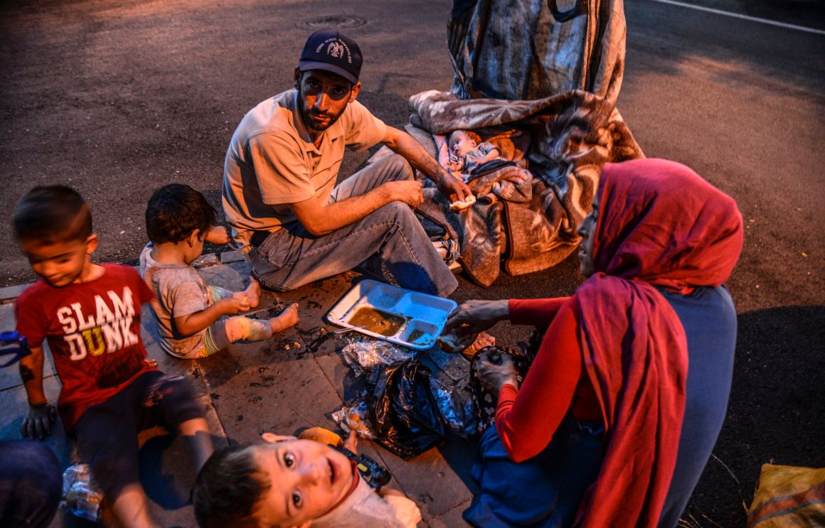 A family breaks their Ramadan fasting on June 16th, 2017, in Diyarbakir, Syria.