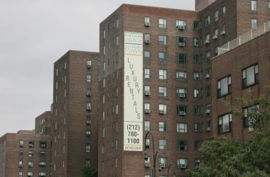 A sign advertises luxury apartment for rent.