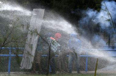 Students of the National Autonomous University of Honduras (UNAH), gathered under the University Student Movement (MEU), clash with riot police during a demonstration to demand, among other things, the resignation of rector Julieta Castellanos, in Tegucigalpa, on July 25th, 2017.