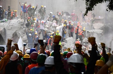 Rescuers make the signal for silence during the search for survivors in a flattened building in Mexico City on September 21st, 2017, two days after a strong quake hit central Mexico.