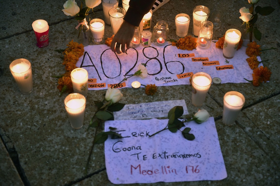 People place candles and flowers for the victims of Alvaro Obregon 286 on October 15th, 2017.