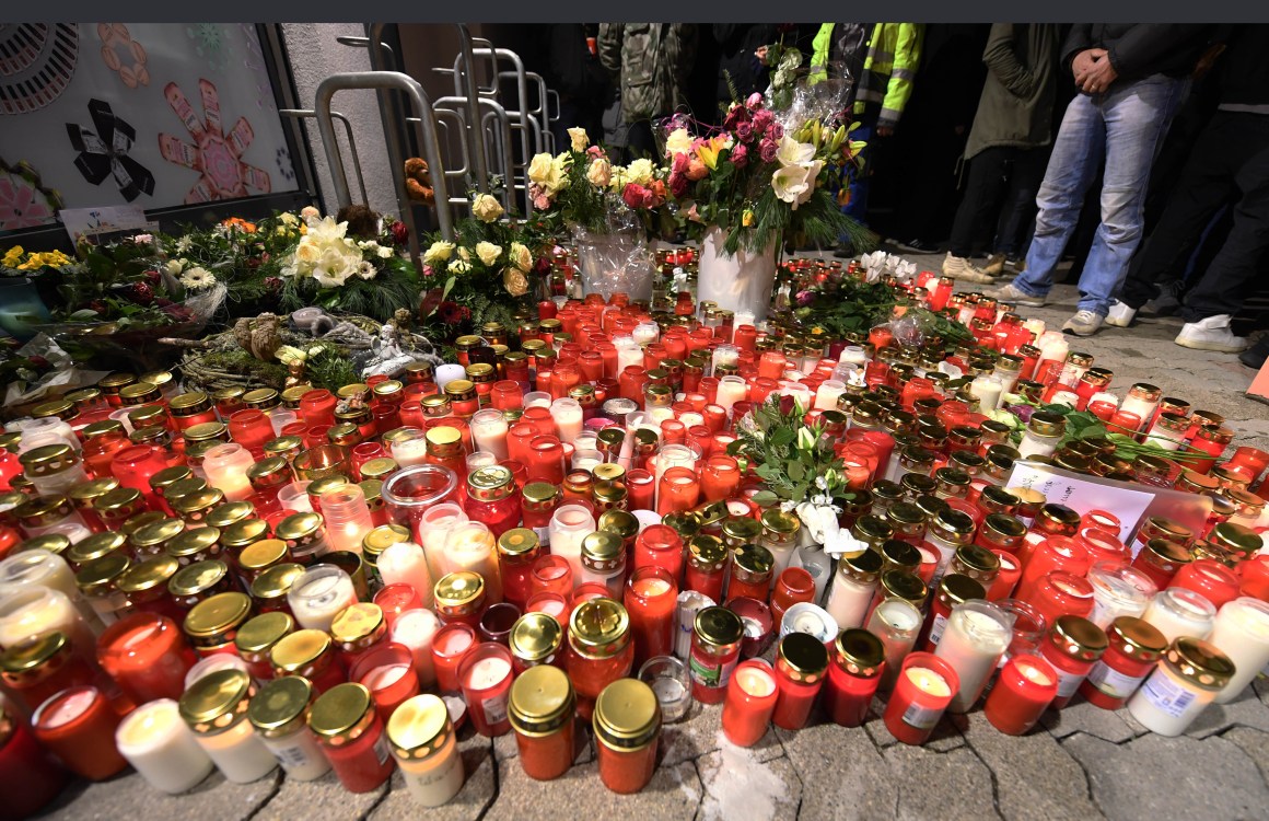 Candles and flowers are displayed outside a grocery store on January 2nd, 2018, where a 15-year-old girl was stabbed to death by her ex-boyfriend in the western German town of Kandel.