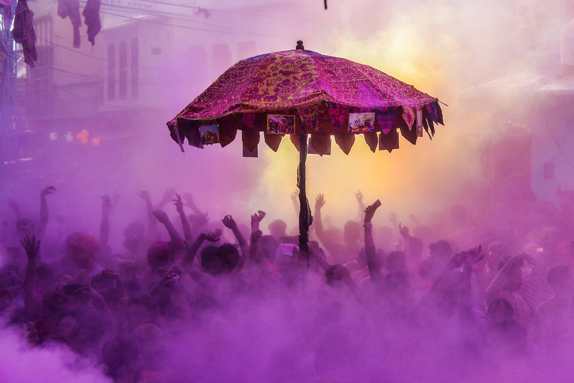 Indian devotees and foreign tourist take part in the "kapda phaar," or cloth tearing, during Holi festival celebrations in Pushkar, in the Indian state of Rajasthan, on March 2nd, 2018. Holi, the popular Hindu spring festival of colors, is observed in India at the end of the winter season on the last full moon of the lunar month.