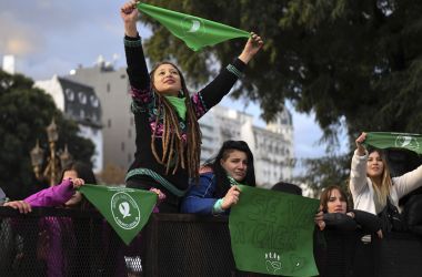 Pro-choice activists demonstrate outside the Argentine Congress in Buenos Aires, on June 13th, 2018, calling for the approval of a bill that would legalize abortion. Lawmakers in traditionally conservative Argentina began a key session on Wednesday ahead of a divisive vote.