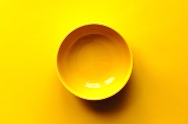 An empty yellow bowl.