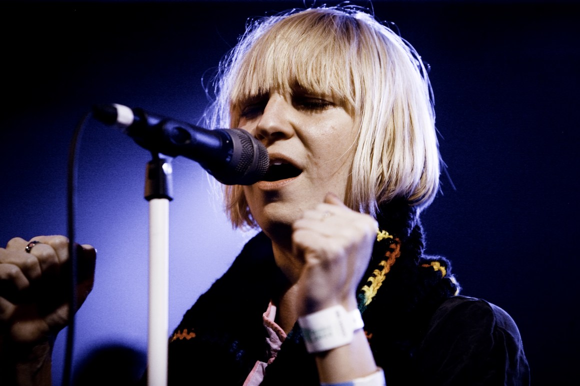 Sia performing at South by Southwest in 2008.