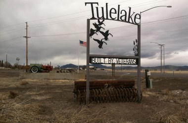 A welcome sign to Tulelake.